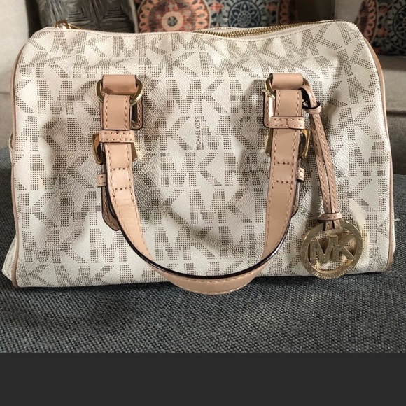 Michael Kors Handbags - Mk purse